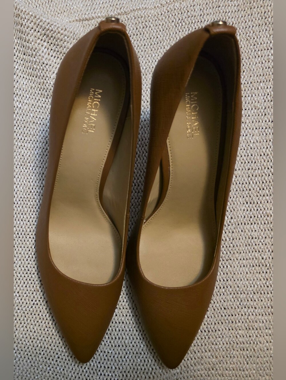NEW Michael Kors Camel Brown Saffiano Leather Pumps – Size 8
